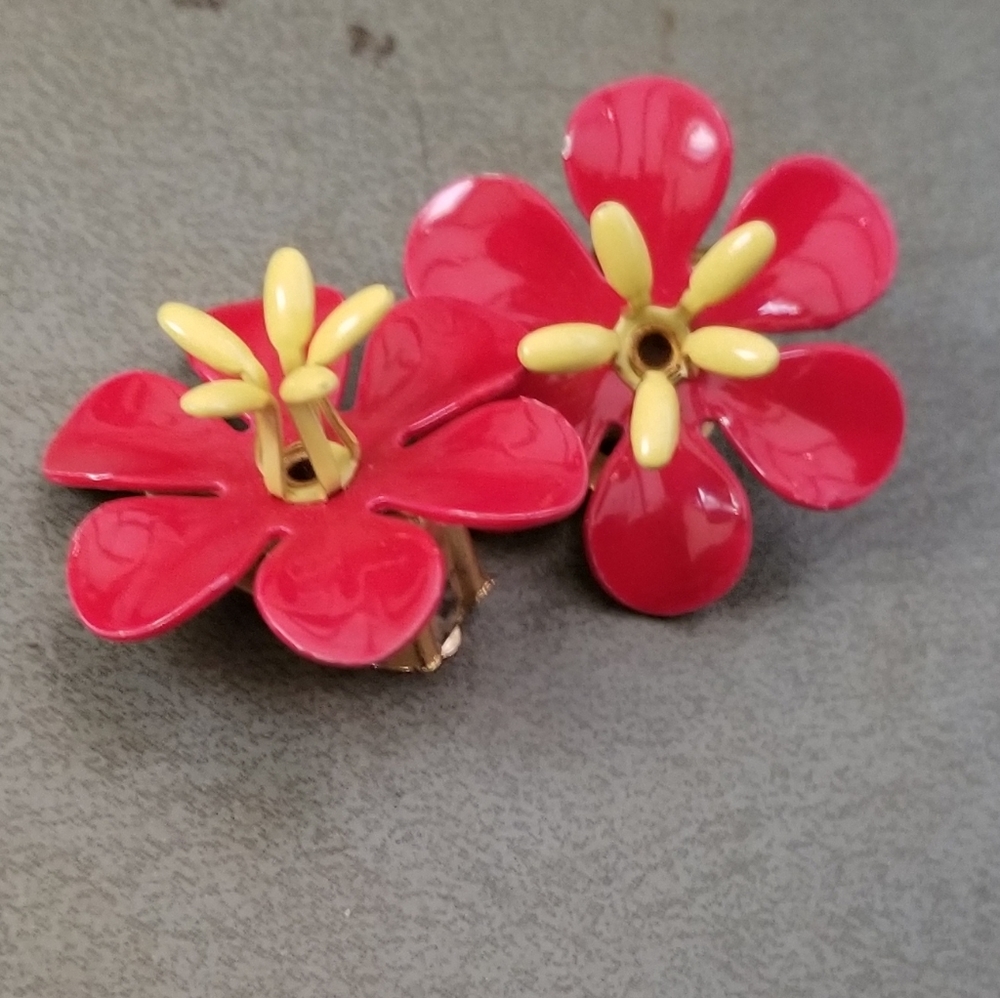 Spunky, vintage flower clip-ons.